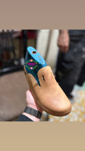 Cargar imagen en el visor de la galería, Corcho - Tan Leather Slides
