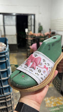 Cargar imagen en el visor de la galería, White Coquette - Mexican Pink Bow Sandals