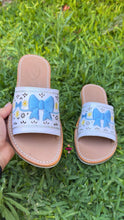 Cargar imagen en el visor de la galería, White Coquette Blue Bow Mexican Sandals
