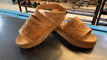 Cargar imagen en el visor de la galería, Rosa Yute - Rose Tooled Espadrilles