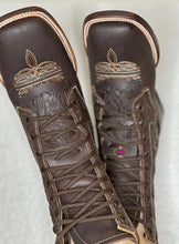 Cargar imagen en el visor de la galería, Botas Lacer - Chocolate Leather Tooled Boots