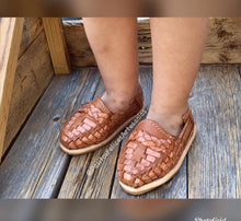 Cargar imagen en el visor de la galería, The Classics - Brown Leather Huaraches