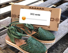 Cargar imagen en el visor de la galería, Tan multi Platform Lace Up