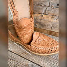 Cargar imagen en el visor de la galería, The Classics - Brown Leather Huaraches