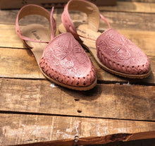 Cargar imagen en el visor de la galería, Pink Imprinted Butterfly - Lace Up