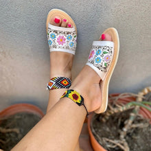 Cargar imagen en el visor de la galería, Clarisa - White Leather Embroidered Sandals