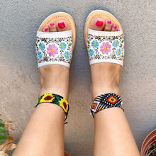 Cargar imagen en el visor de la galería, Clarisa - White Leather Embroidered Sandals