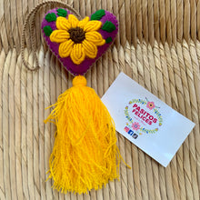 Cargar imagen en el visor de la galería, Sunflower hearts