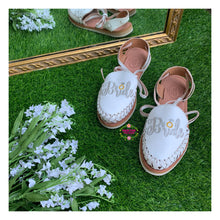 Cargar imagen en el visor de la galería, Silver Bride - Lace up