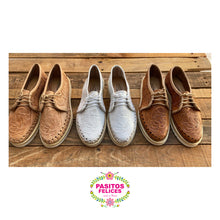Cargar imagen en el visor de la galería, Mocasines Artesanales - Dark Tan Tooled Leather Loafer