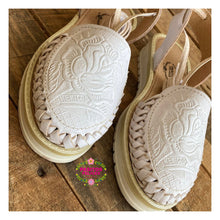 Cargar imagen en el visor de la galería, Mexico - White Tooled Lace Up