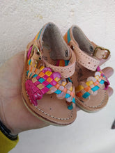 Cargar imagen en el visor de la galería, Esperanza - Leather colorful Open toes huaraches
