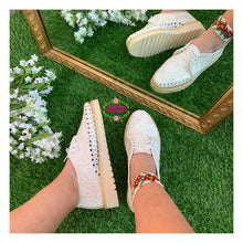 Cargar imagen en el visor de la galería, Light Tan Tooled Leather Loafers