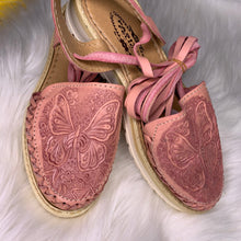 Cargar imagen en el visor de la galería, Pink Imprinted Butterfly - Lace Up