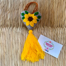 Cargar imagen en el visor de la galería, Sunflower hearts
