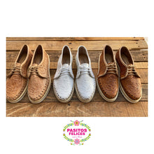 Cargar imagen en el visor de la galería, Light Tan Tooled Leather Loafers