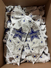 Cargar imagen en el visor de la galería, Cowboys Embroidered Bow - Moño Blanco
