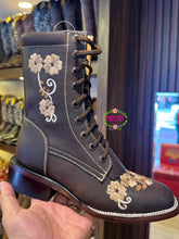 Cargar imagen en el visor de la galería, Botas Floreadas - Chocolate Leather Embroidered Boots PREORDER
