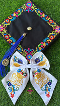 Cargar imagen en el visor de la galería, Black Moño - Embroidered Class of 25 Bows IN STOCK
