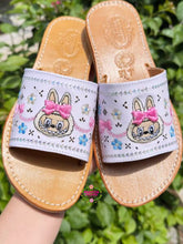 Cargar imagen en el visor de la galería, Monstruo- Embroidered white sandal PREORDER
