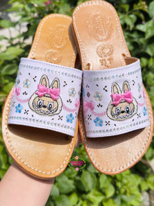 Monstruo- Embroidered white sandal PREORDER