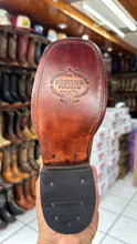 Cargar imagen en el visor de la galería, WIDE Botas Lacer - Tan Leather Tooled Wide Boots
