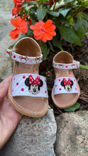 Cargar imagen en el visor de la galería, Minnie White Open Toed Buckle PREORDER
