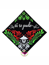 Cargar imagen en el visor de la galería, Si Se Pudo - Embroidered graduation cap topper
