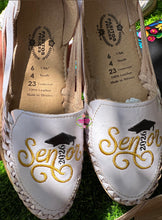 Cargar imagen en el visor de la galería, Senior 2026 - Gold and Black Leather Flats
