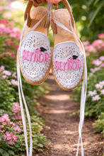 Cargar imagen en el visor de la galería, Senior-  Embroidered Lace Up Huaraches PREORDER
