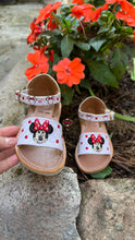 Cargar imagen en el visor de la galería, Minnie White Open Toed Buckle PREORDER
