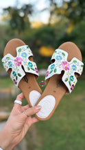 Cargar imagen en el visor de la galería, Viera - Clarissa Embroidered sandal
