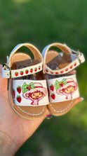 Cargar imagen en el visor de la galería, Fresita - White Buckle
