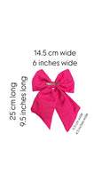 Cargar imagen en el visor de la galería, Moño - Embroidered Class of 25 Short Bow
