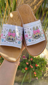 Monstruo- Embroidered white sandal PREORDER