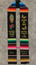 Cargar imagen en el visor de la galería, 24 Virgen - Le agradezco Black Graduation stole IN STOCK
