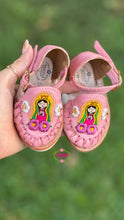 Cargar imagen en el visor de la galería, Virgencita Pink Buckle
