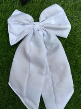 Cargar imagen en el visor de la galería, Moño - Embroidered Class of 25 Long Bow
