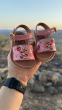 Cargar imagen en el visor de la galería, Fresita Pink Buckle Preorder
