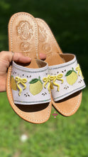 Cargar imagen en el visor de la galería, Yellow Lemon Coquette - Mexican Limoncito Sandals

