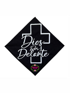 Dios Por Delante - Embroidered graduation cap topper