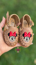 Cargar imagen en el visor de la galería, Minnie Tan Buckle
