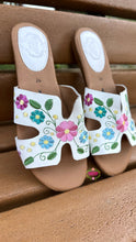 Cargar imagen en el visor de la galería, Viera - Clarissa Embroidered sandal
