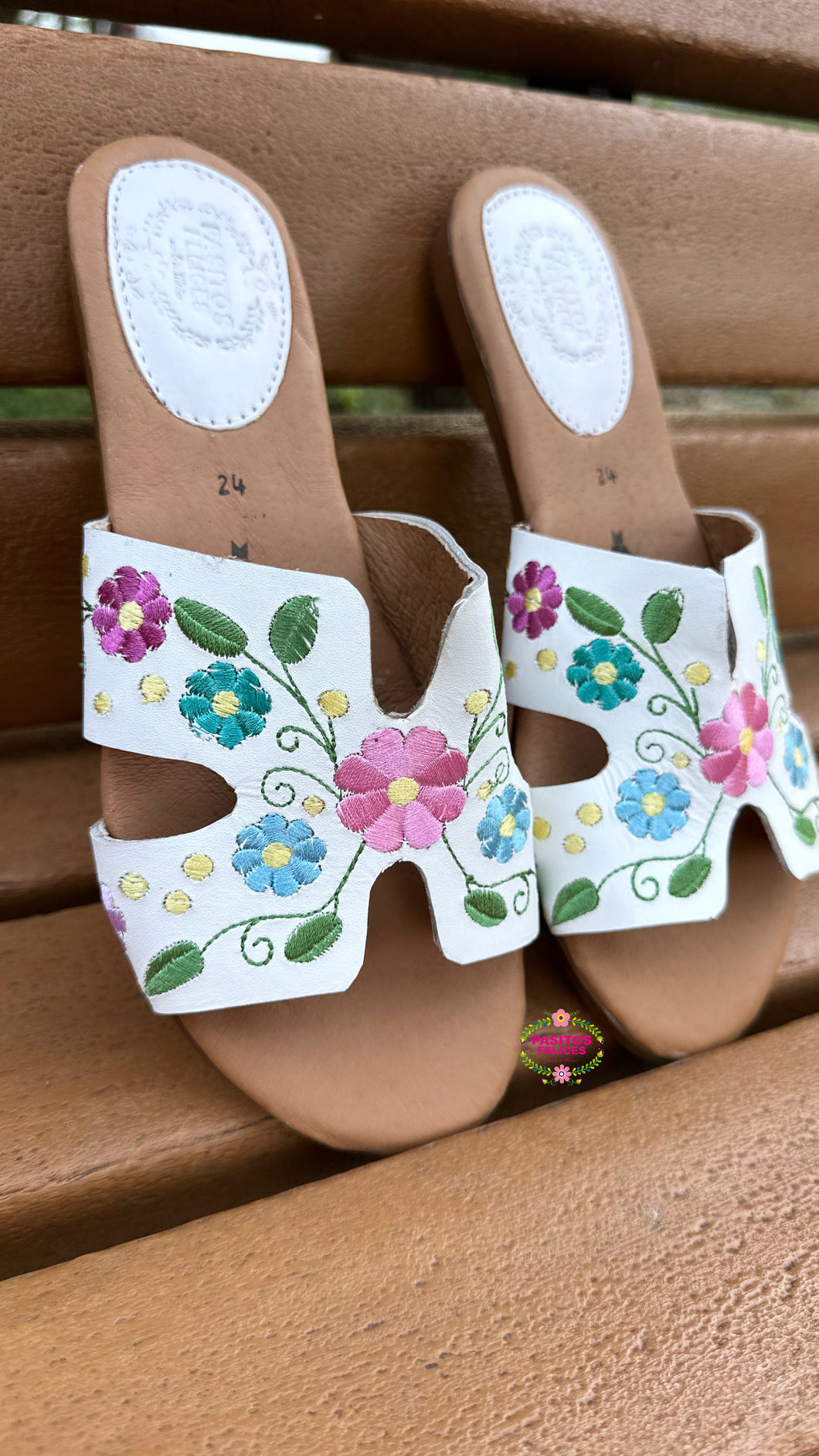 Viera - Clarissa Embroidered sandal