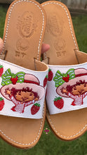 Cargar imagen en el visor de la galería, Fresa - Embroidered white sandal
