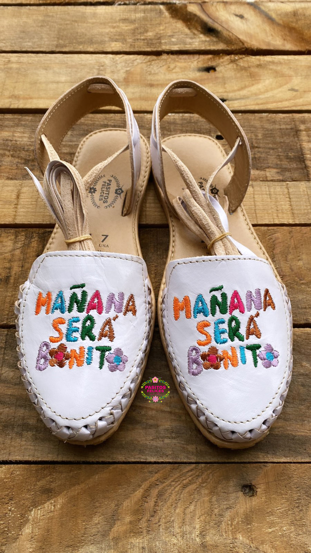 Mañana será bonito - White Embroidered Lace Up Flats