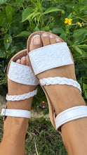 Cargar imagen en el visor de la galería, Trenzita Blanca- White Tooled Braid
