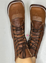 Cargar imagen en el visor de la galería, WIDE Botas Lacer - Tan Leather Tooled Wide Boots
