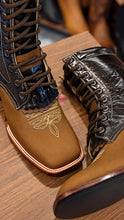 Cargar imagen en el visor de la galería, Men Botas Lacer/ WIDE women - Lacer Bulldog Cobre Tubo Chocolate Tacón Cubano - Preorder
