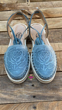 Cargar imagen en el visor de la galería, Mexico - Blue Tooled Lace Up Leather Huaraches
